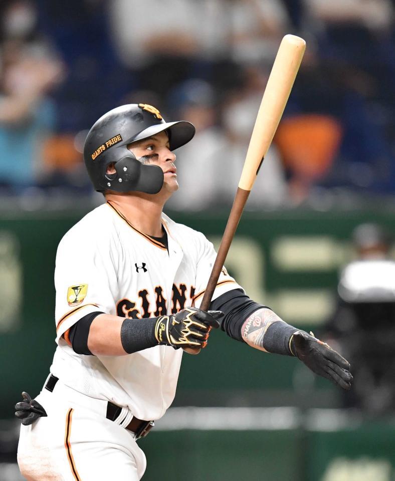 　ソロを放つパーラ＝２０年