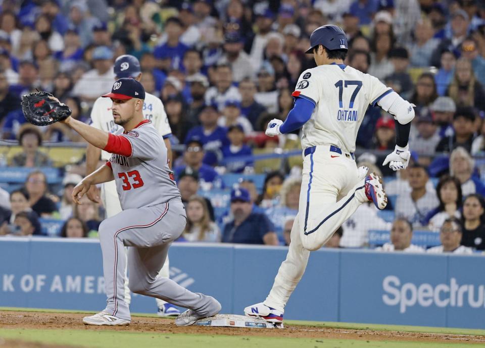 　ナショナルズ戦の７回、遊ゴロに倒れたドジャース・大谷（17）＝ロサンゼルス（共同）