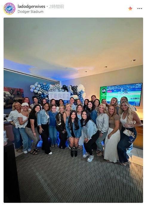 　ドジャーワイブスのインスタグラム（ｌａｄｏｄｇｅｒｗｉｖｅｓ）より 