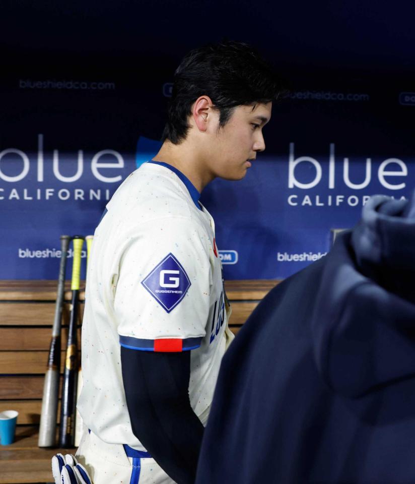 　ナショナルズに敗れ、引き揚げるドジャース・大谷。この試合４打数無安打だった（共同）