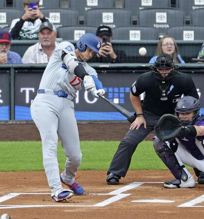 　ロッキーズ戦の１回、中飛に倒れるドジャース・大谷（共同）