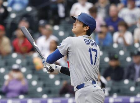 　ロッキーズ戦の１回、中飛に倒れるドジャース・大谷（共同）