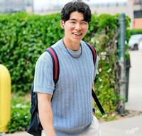 　球場入りするキム・ヘソン（ロサンゼルス・ドジャース提供）