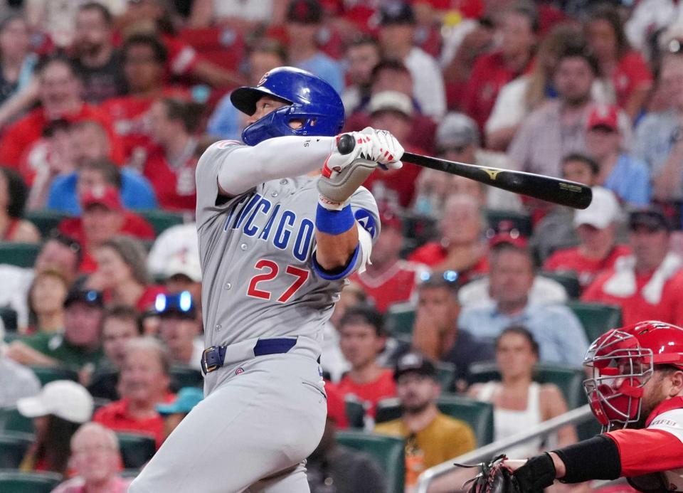 　カージナルス戦の８回、右前打を放つカブス・鈴木（共同）