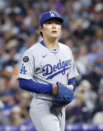 　先発し、５回無失点で７勝目を挙げた山本（共同）