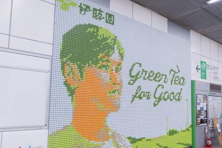 ＪＲ盛岡駅に登場した大谷翔平ペットボトルキャップアート（伊藤園提供）