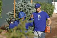 　投球練習を終えた大谷（共同）