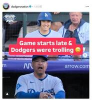 　プレーボール直前のロバーツ監督と大谷。ドジャースネーションのインスタグラム（ｄｏｄｇｅｒｓｎａｔｉｏｎ）より 