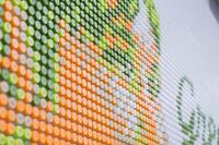 ＪＲ盛岡駅に登場した大谷翔平ペットボトルキャップアート（伊藤園提供）