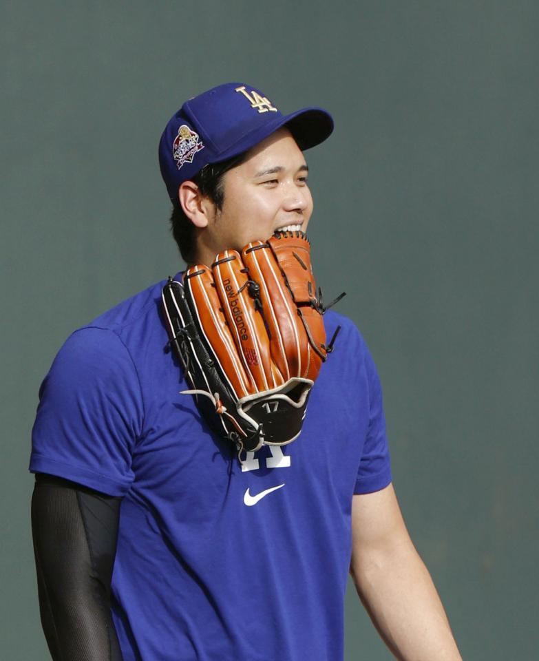 　投球練習を終えた大谷（提供・共同通信社）