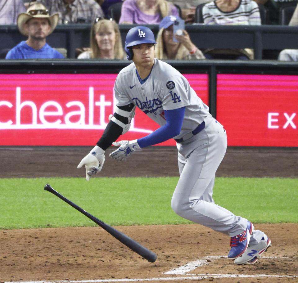 　６回、左前安打を放つ大谷（共同）