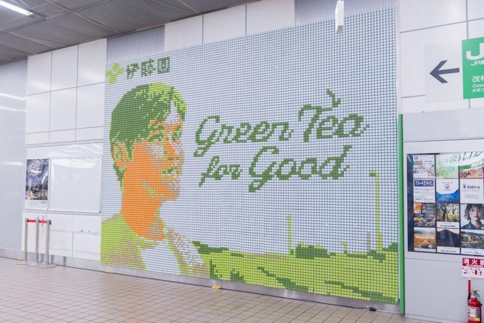 ＪＲ盛岡駅に登場した大谷翔平ペットボトルキャップアート（伊藤園提供）