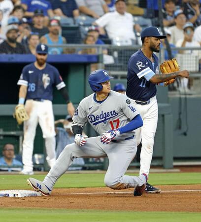 　５回、適時三塁打を放った大谷（共同）