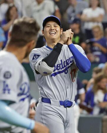 　ロイヤルズに競り勝ち、笑顔を見せる大谷（共同）
