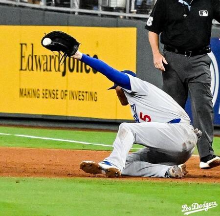 ドジャース　５連勝呼んだフリーマンの神業キャッチ　ベッツのワンバンを鮮やかに　大谷翔平も真っ先にたたえたプレー