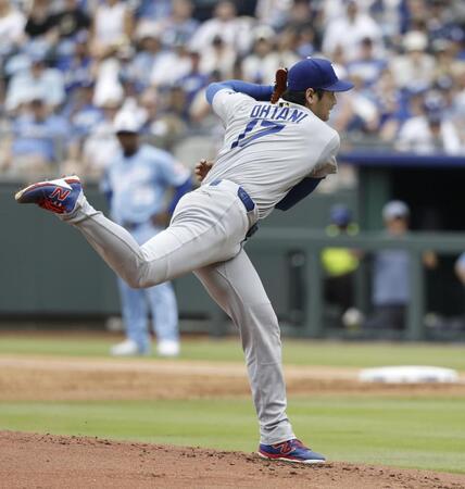 　１回、メジャーで自己最速となる約１６４キロの球を投じる大谷（共同）