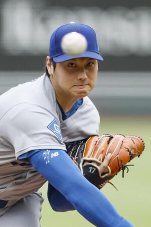 　１回、メジャーで自己最速となる約１６４キロの球を投じる大谷（共同）
