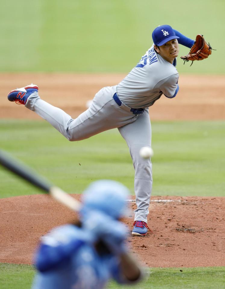 　先発し、２回を投げて１安打無失点だった大谷（共同）