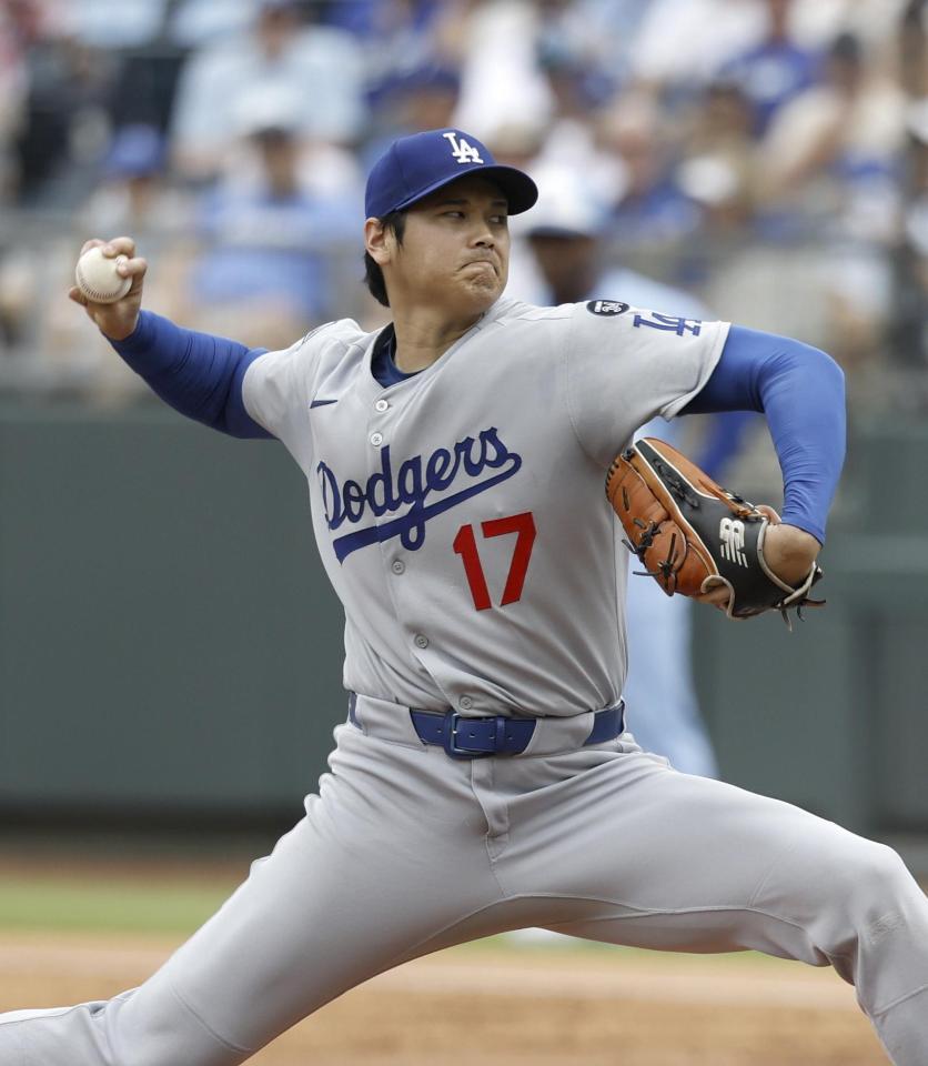 　１回、メジャーで自己最速となる約１６４キロの球を投じる大谷（共同）