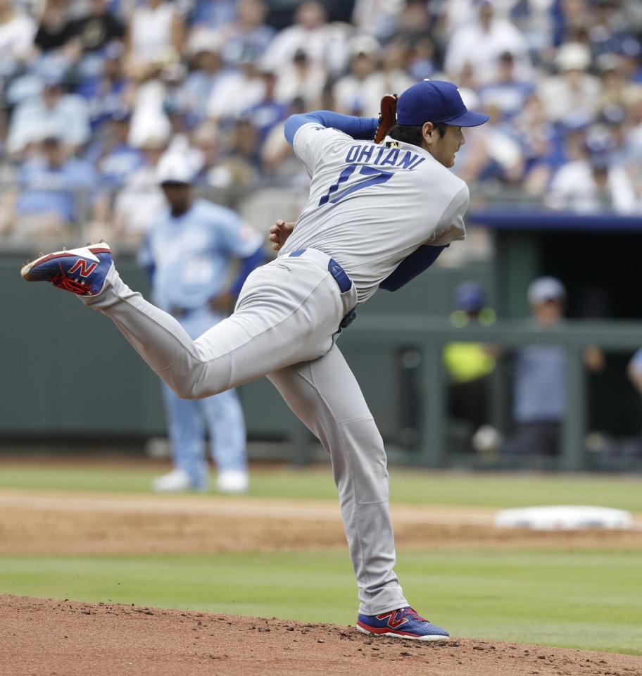 　１回、メジャーで自己最速となる約１６４キロの球を投じる大谷（共同）