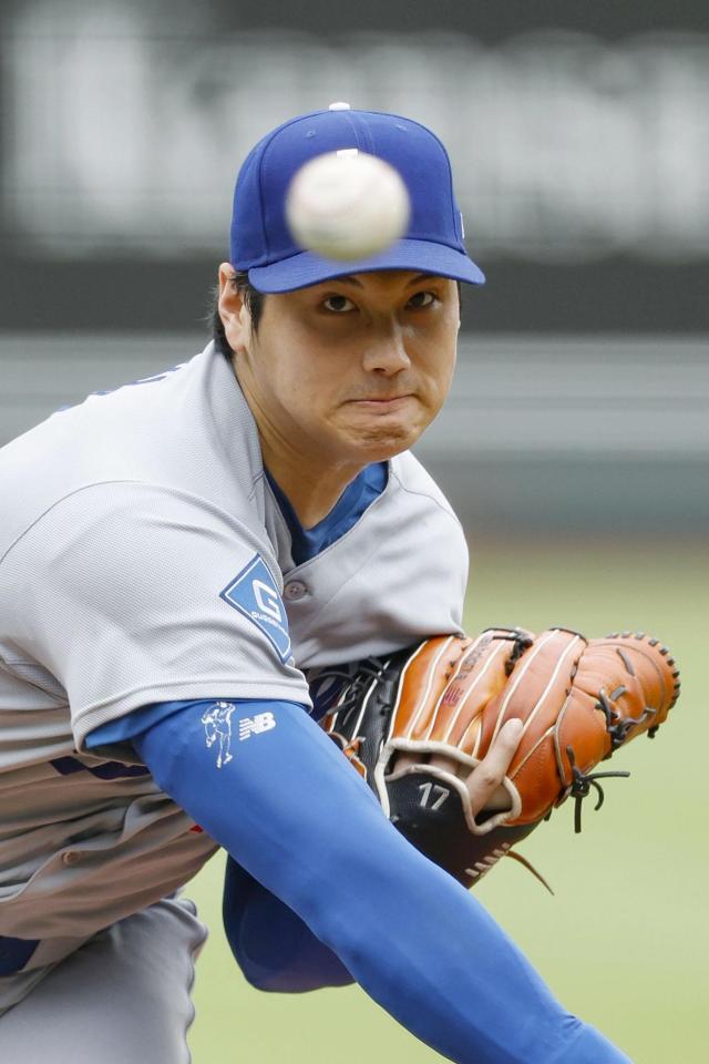 　１回、メジャーで自己最速となる約１６４キロの球を投じる大谷（共同）