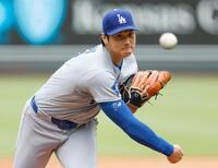 　１回、メジャーで自己最速となる約１６４キロの球を投じるドジャース・大谷（共同）
