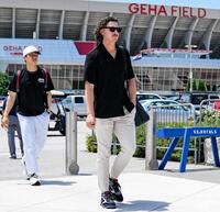 　ロイヤルズ３連戦の初戦で球場入りしたロブレスキー（ロサンゼルス・ドジャース提供）