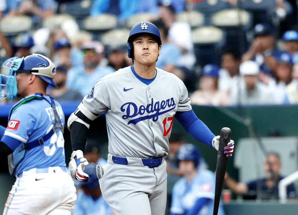 　ロイヤルズ戦の７回、空振り三振に倒れたドジャース・大谷（共同）