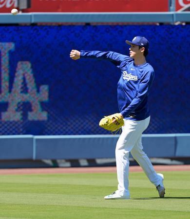 佐々木は「前進している」 ロバーツ監督が現状を説明