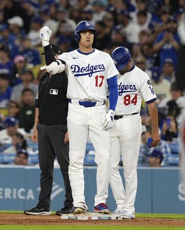 　ホワイトソックス戦の７回、右前打を放ったドジャース・大谷（１７）＝共同