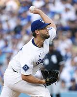 　ホワイトソックス戦に先発したドジャースのカーショー（共同）