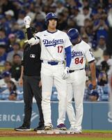 　ホワイトソックス戦の７回、右前打を放ったドジャース・大谷（１７）＝共同