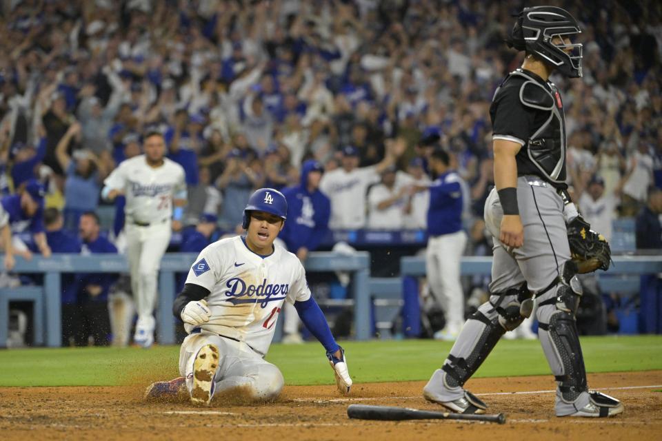 　９回、決勝のホームを踏む大谷（写真提供・ロイター／アフロ）