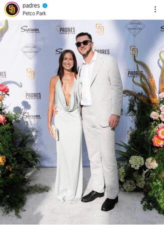 　　チャリティーイベントに出席したメリル夫妻。パドレスの公式インスタグラム（ｐａｄｒｅｓ）より