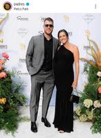 　　チャリティーイベントに出席したシーツ夫妻。パドレスの公式インスタグラム（ｐａｄｒｅｓ）より