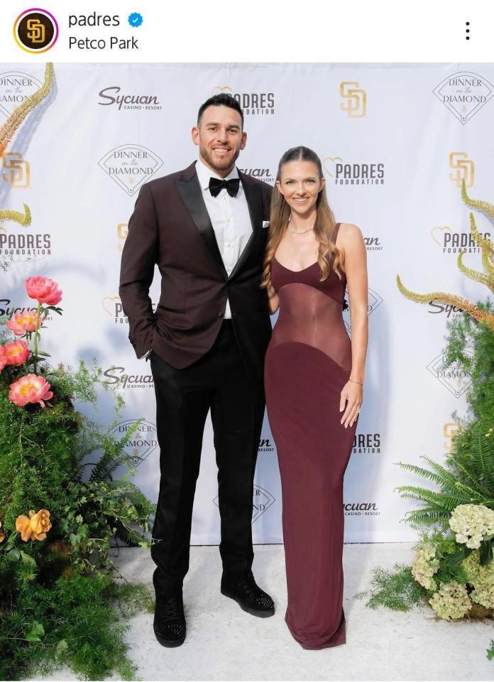 　　チャリティーイベントに出席したマスグローブ夫妻。パドレスの公式インスタグラム（ｐａｄｒｅｓ）より