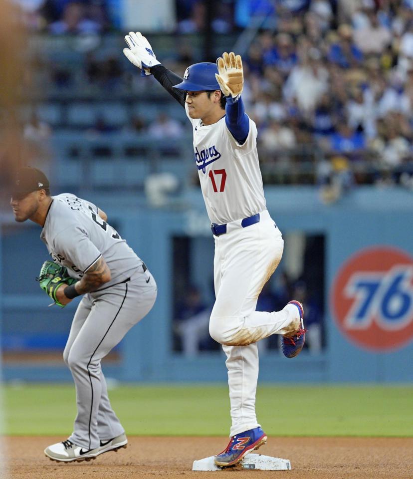 　ホワイトソックス戦の３回、ベッツの遊ゴロ失策で二進したドジャース・大谷（共同）