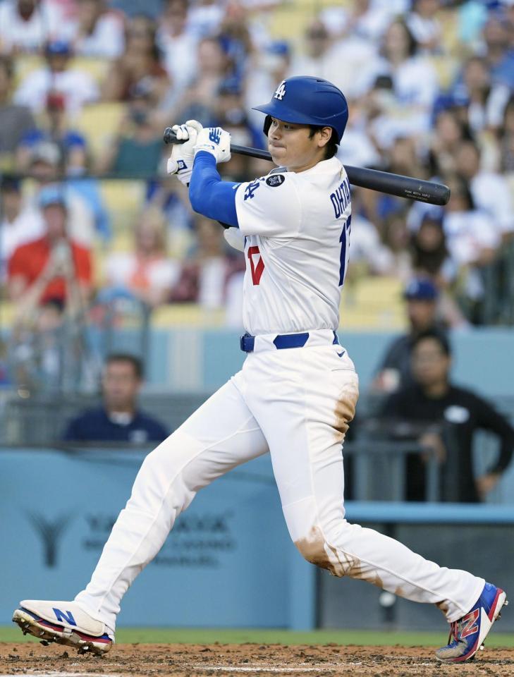 　３回、遊直に倒れる大谷（共同）