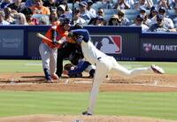 　アストロズ戦の２回、カラティニを空振り三振に仕留めたドジャース・大谷＝ロサンゼルス（共同）