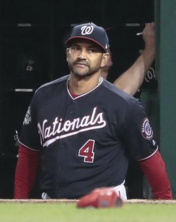 ナショナルズが監督解任　小笠原が先発した敗戦後