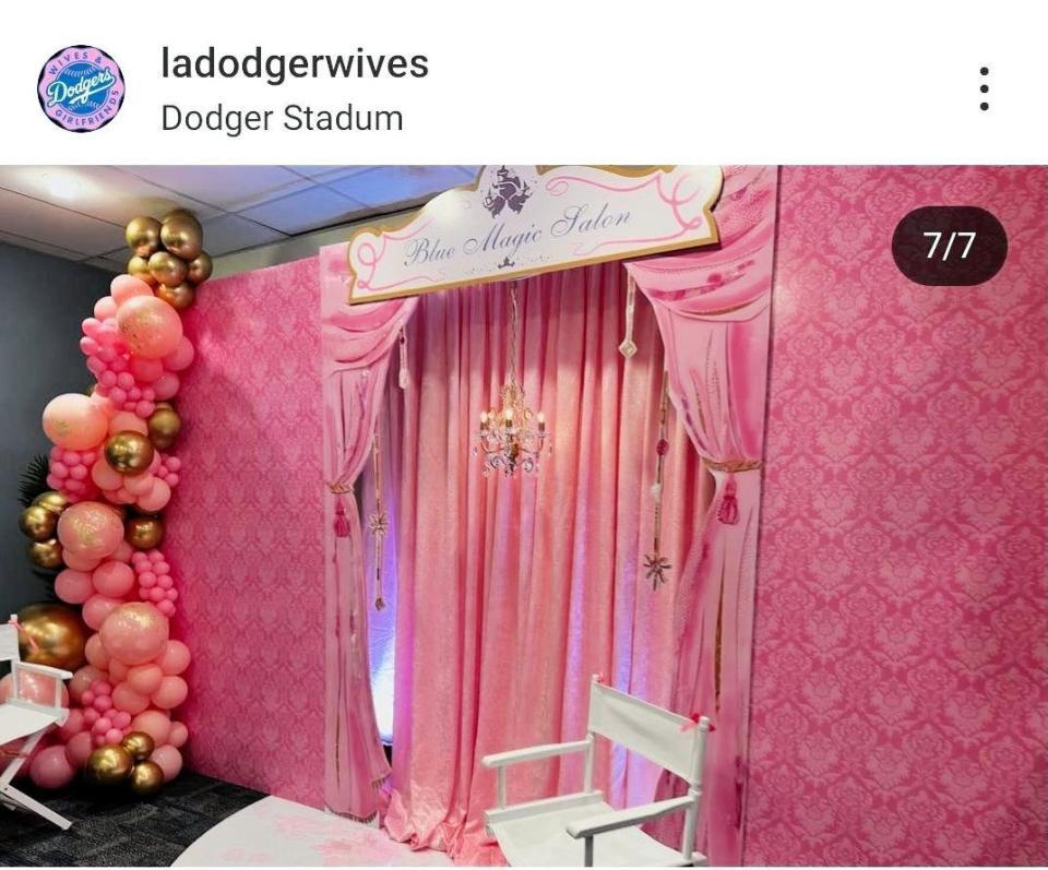 　ドジャース奥様会のインスタグラム（＠ｌａｄｏｄｇｅｒｗｉｖｅｓ）から