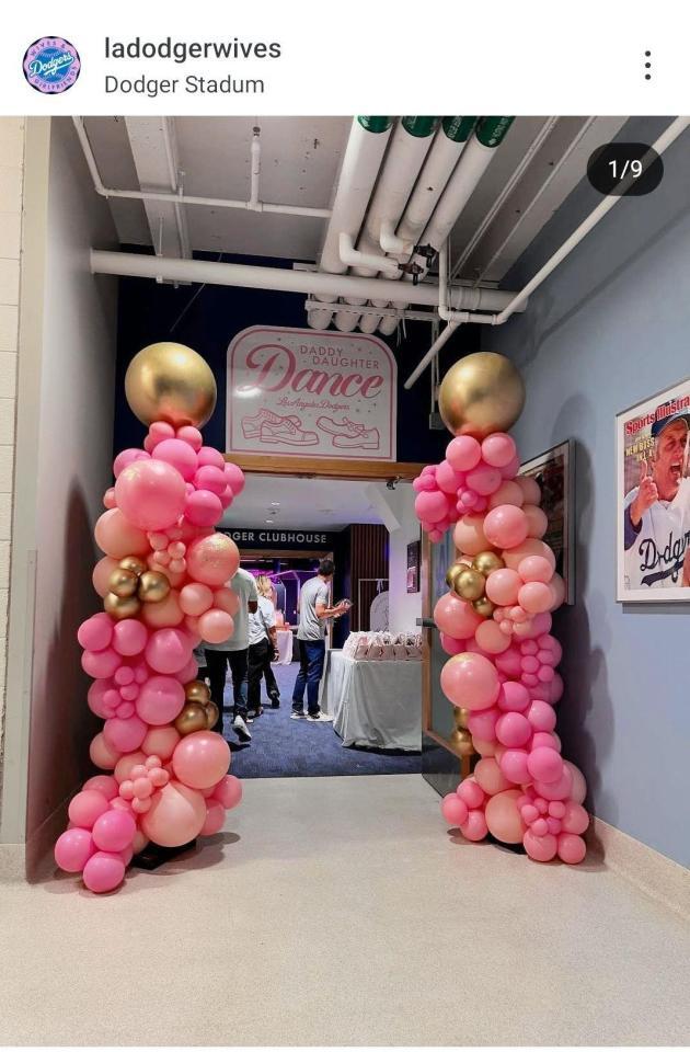 　ドジャース奥様会のインスタグラム（＠ｌａｄｏｄｇｅｒｗｉｖｅｓ）から