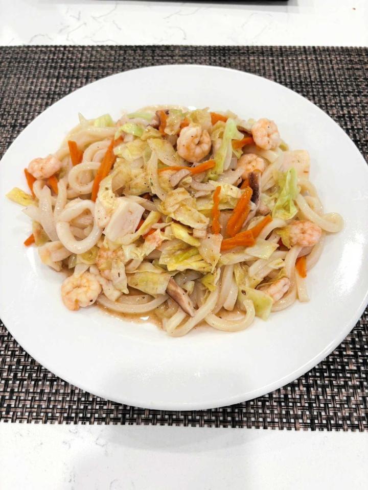 　自炊にも挑戦中の青柳が作った焼きうどん（本人提供）