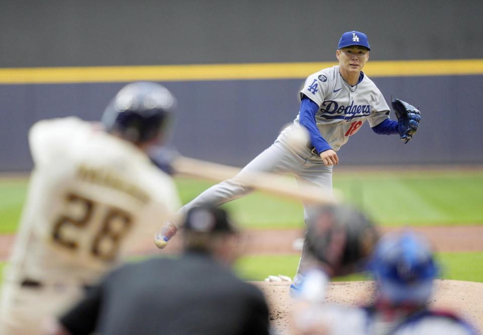 　ブルワーズ戦の１回、ボーンに先制３ランを浴びるドジャース・山本＝ミルウォーキー（共同）