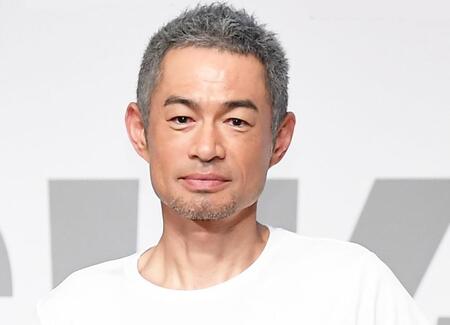 イチロー氏のサイン入りバットに驚がく鑑定額 人気歌手のライブでサプライズプレゼント