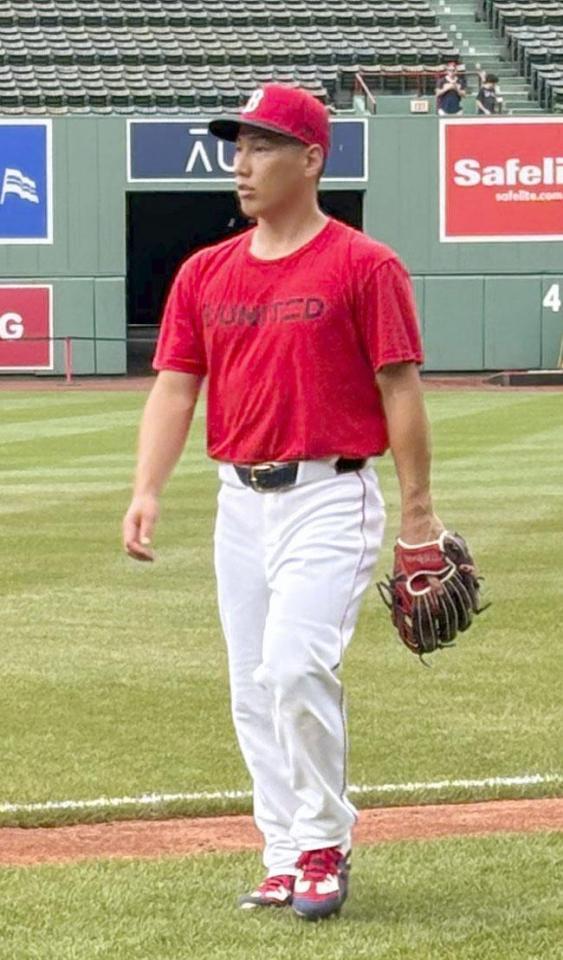 　守備練習終えたレッドソックス・吉田＝ボストン（共同）