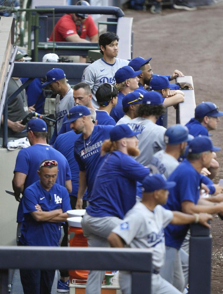 　ブルワーズにサヨナラ負けして６連敗、唇をかむドジャース・大谷（上）＝共同