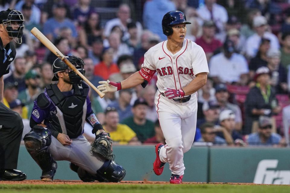 　ロッキーズ戦の２回、中前打を放つレッドソックス・吉田（ＡＰ＝共同）