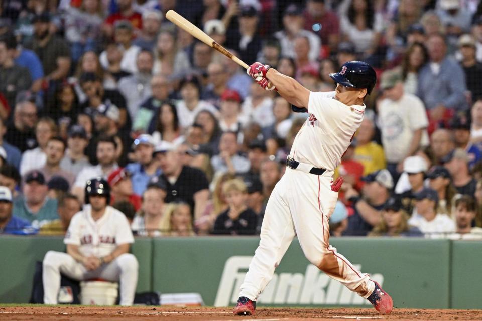 　ロッキーズ戦の４回、右前適時打を放つレッドソックス・吉田（イマジンイメージズ・ロイター＝共同）
