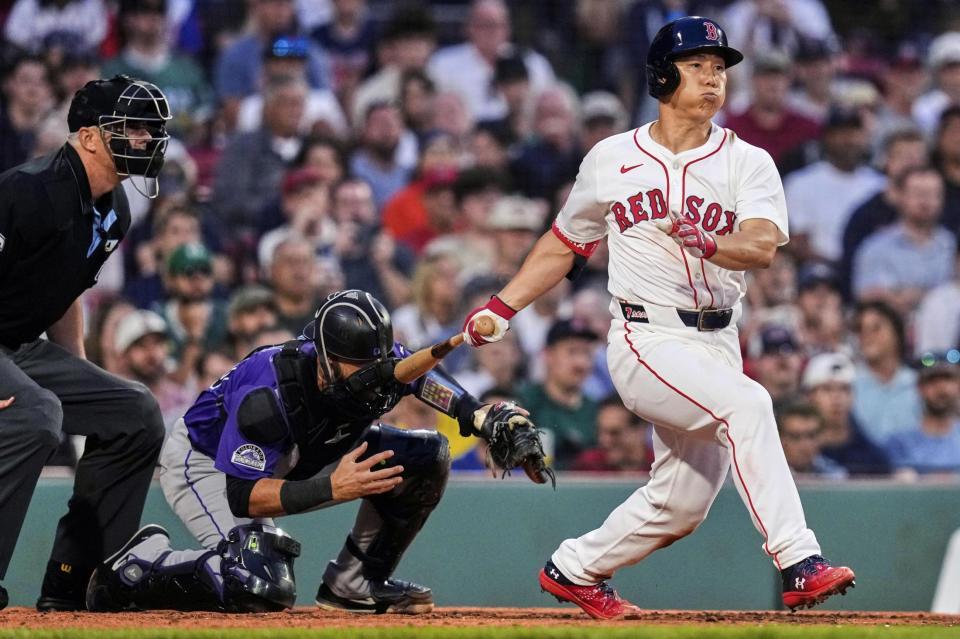 　ロッキーズ戦の４回、右前適時打を放つレッドソックス・吉田（ＡＰ＝共同）